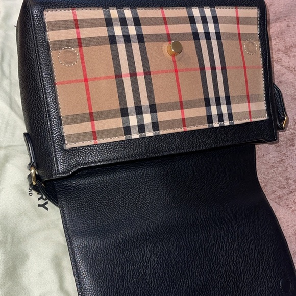 Authentic Burberry Medium Note Leather & Vintage Check Crossbody Bag - Picture 3 of 9